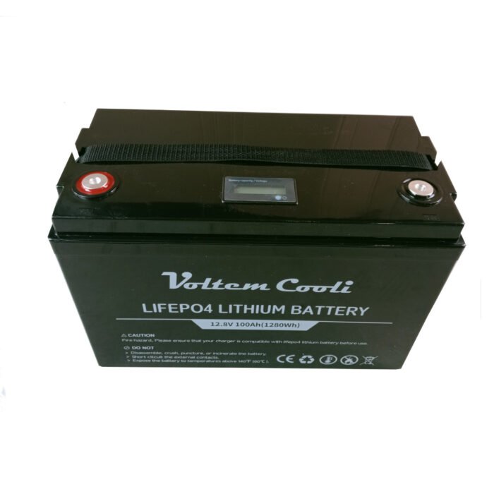 Bateria solar litio monoblock Voltem 12V 100Ah con BMS integrado y conectividad Bluetooth, vista frontal