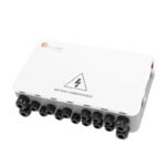 Vista frontal de la caja combinadora BTCB0303-200 con seccionadores de seguridad por string de batería