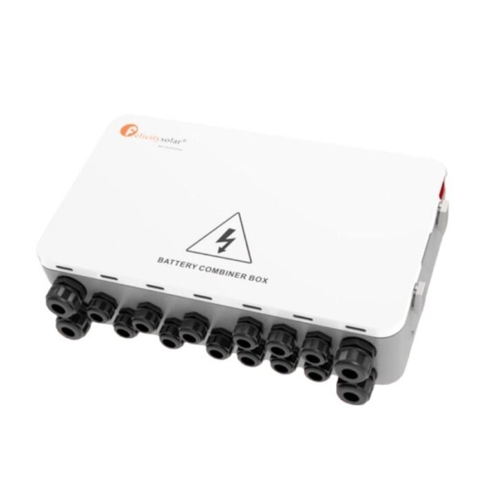 Vista frontal de la caja combinadora BTCB0303-200 con seccionadores de seguridad por string de batería